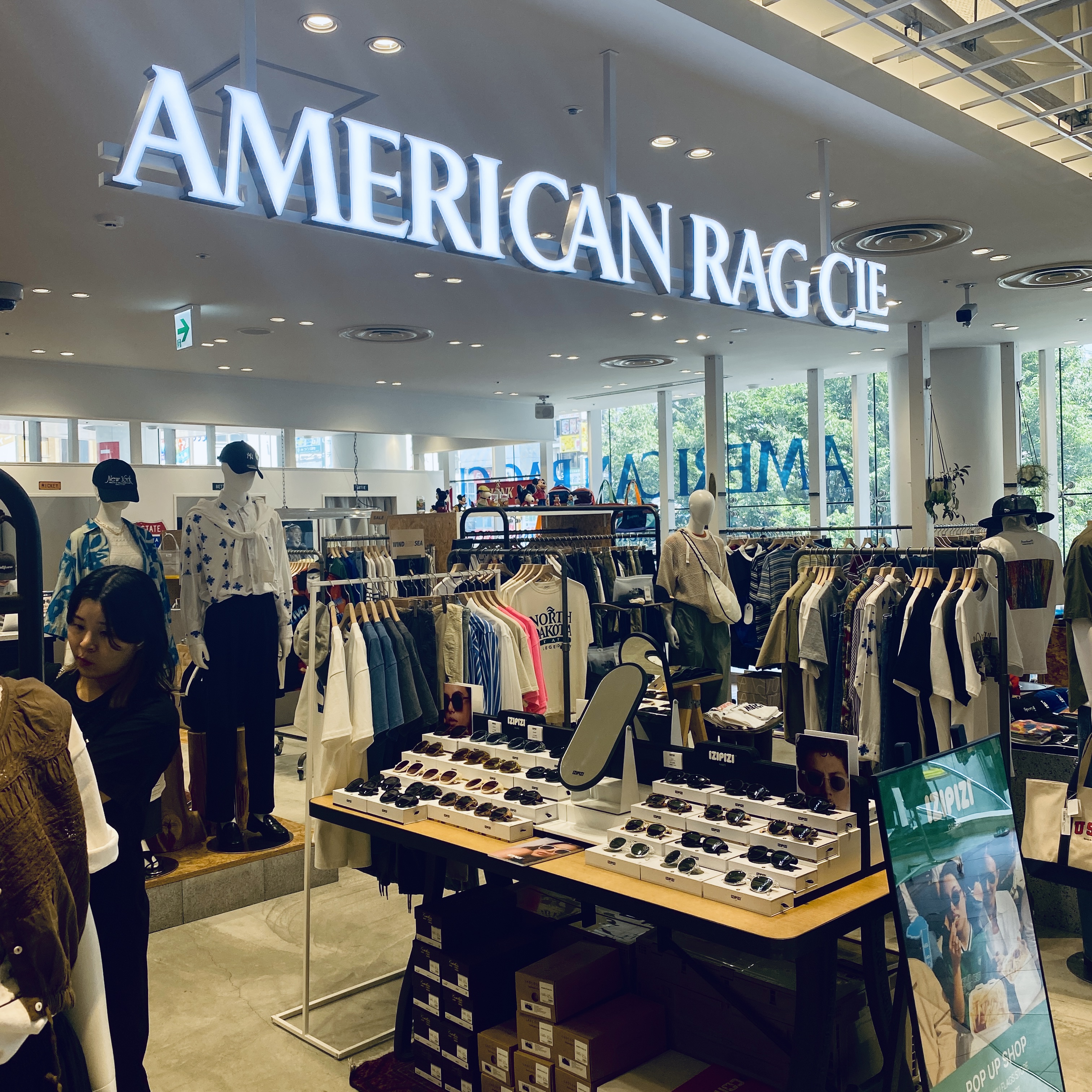 AMERICAN RAG CIE
